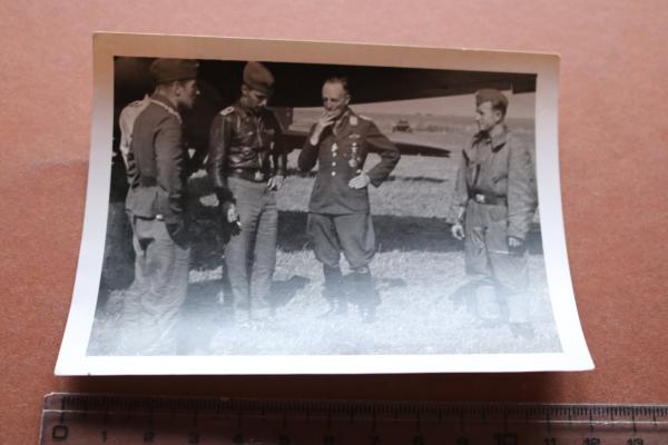 Foto - Ofw. Lipp ?? DKiG  Träger kehrt vom Feindflug zurück